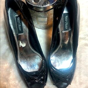 Peep toe patent leather black shoes.